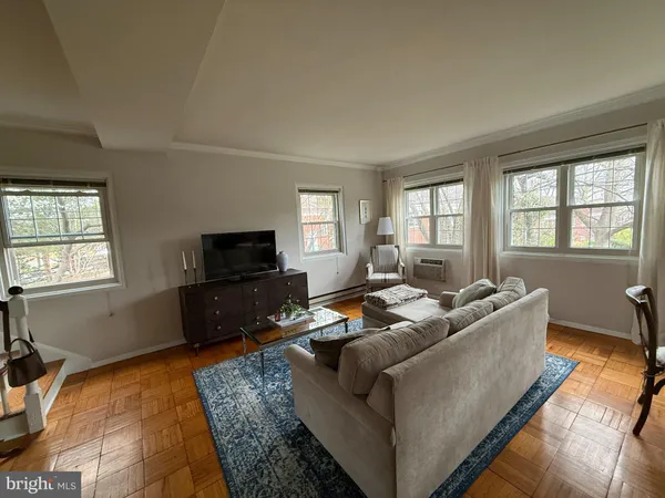 $2,300 | 1921 North Quaker Lane, Alexandria, VA 22302