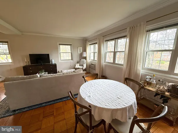 $2,300 | 1921 North Quaker Lane, Alexandria, VA 22302