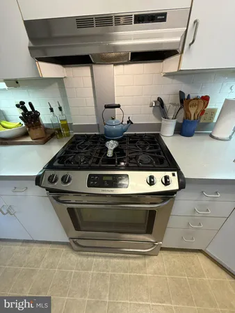 $2,300 | 1921 North Quaker Lane, Alexandria, VA 22302