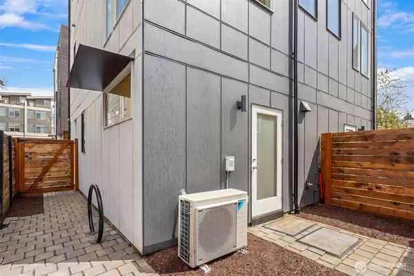 $875,000 | 819 Northwest 54th Street, Unit B, Seattle, WA 98107