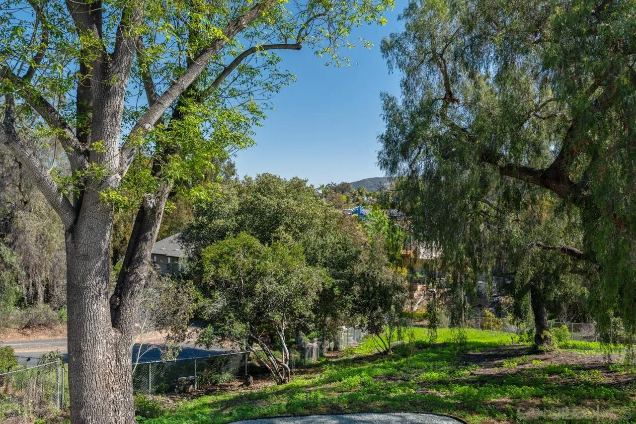 986 Phillips Street Vista, CA 92083 - Photo 23 of 55