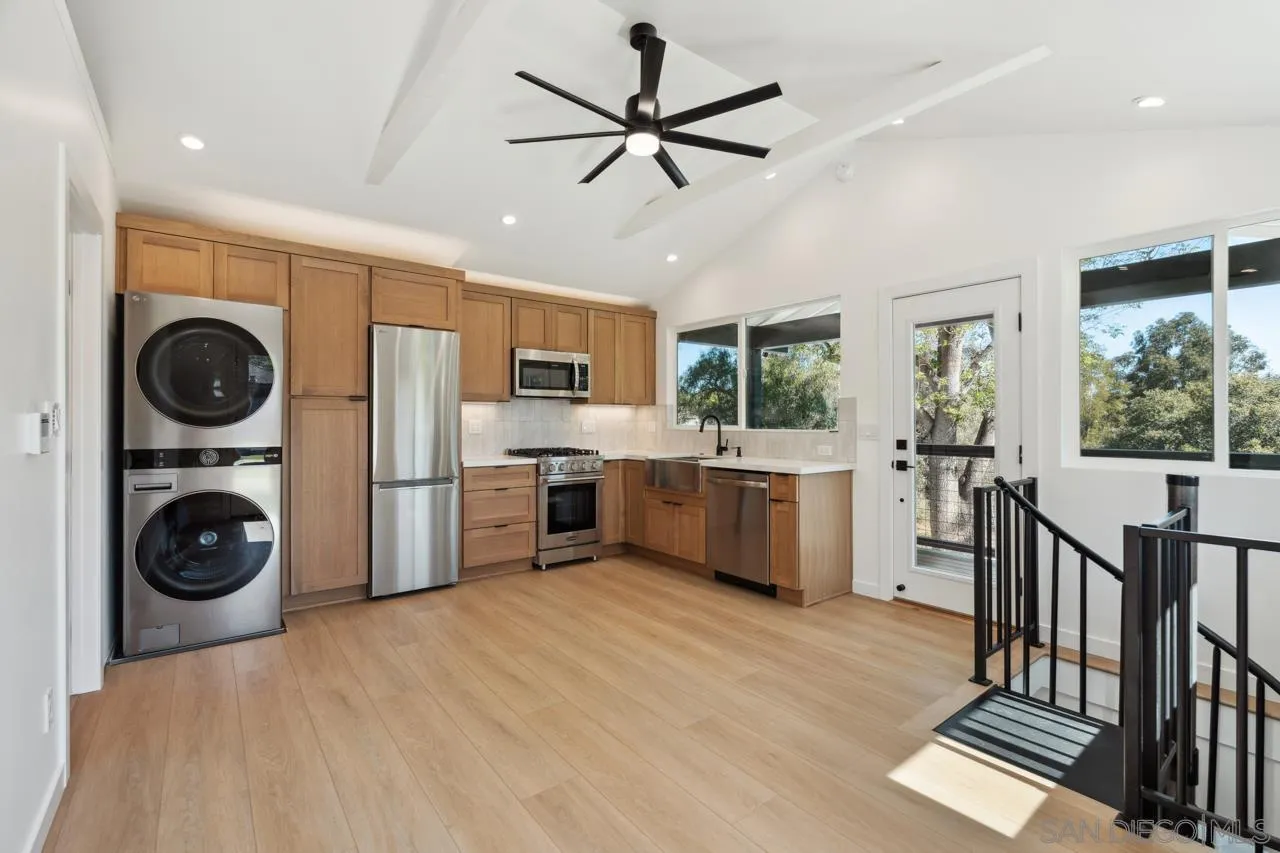 986 Phillips Street Vista, CA 92083 - Photo 5 of 55