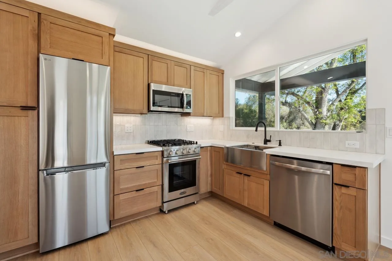 986 Phillips Street Vista, CA 92083 - Photo 7 of 55