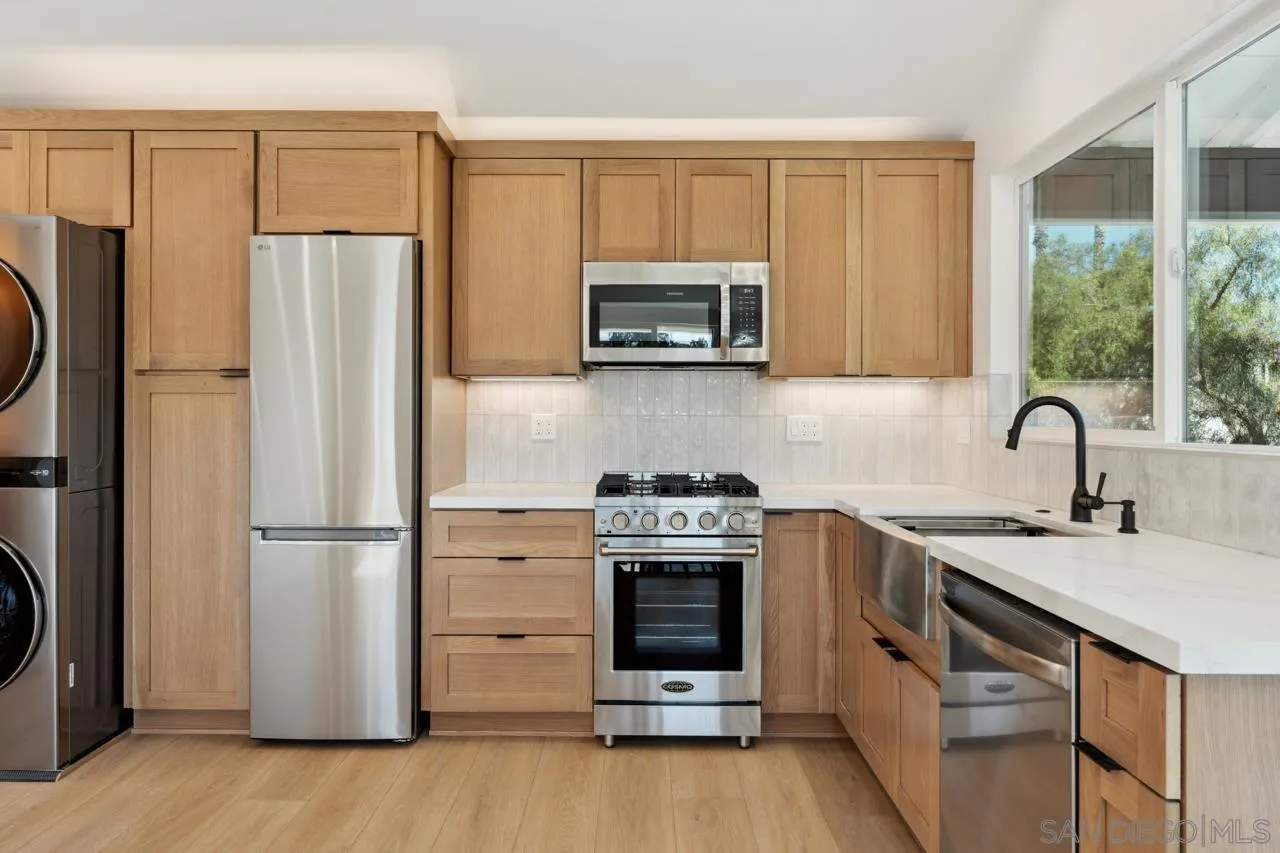 986 Phillips Street Vista, CA 92083 - Photo 8 of 55