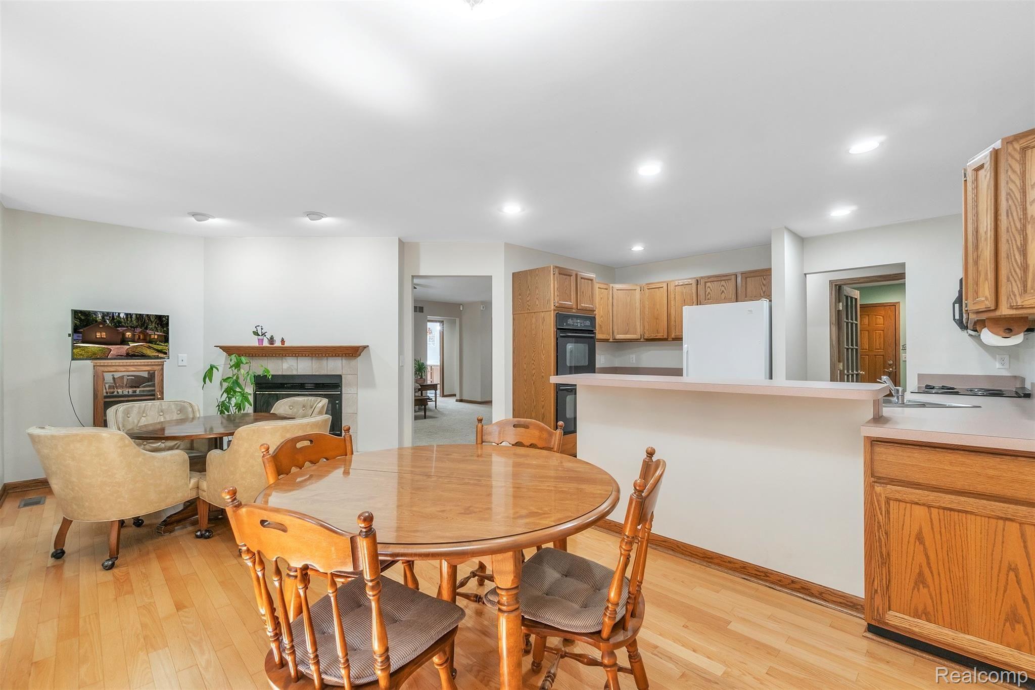 1387 Wind River Road Milford, MI 48381 - Photo 13 of 60 15-1387 Wind River Rd-WindowStill-R.jpg