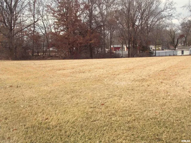 $32,900 | 22 Clearlake Drive, Centralia, IL 62801