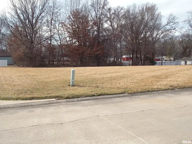 $32,900 | 22 Clearlake Drive, Centralia, IL 62801