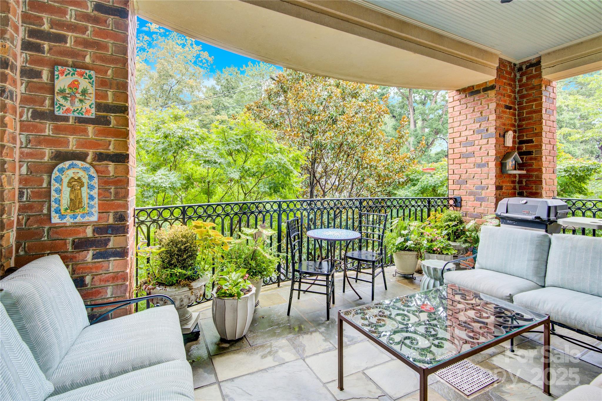 164 Cherokee Road Charlotte, NC 28207 - Photo 28 of 32 a living room with furniture and a large window