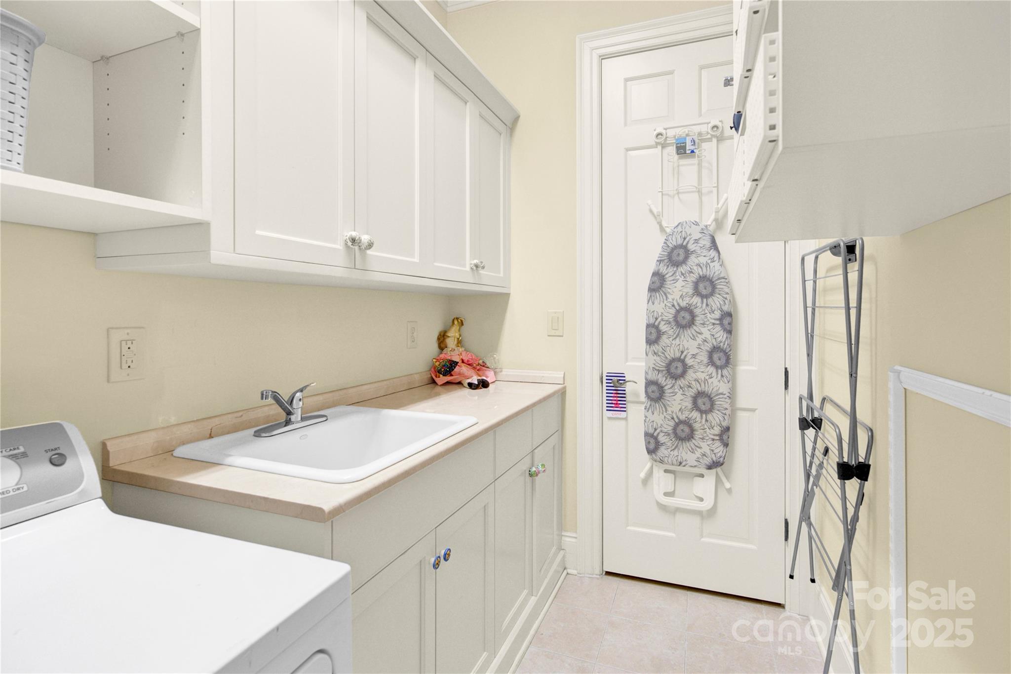 164 Cherokee Road Charlotte, NC 28207 - Photo 32 of 32 a bathroom with a sink and a mirror