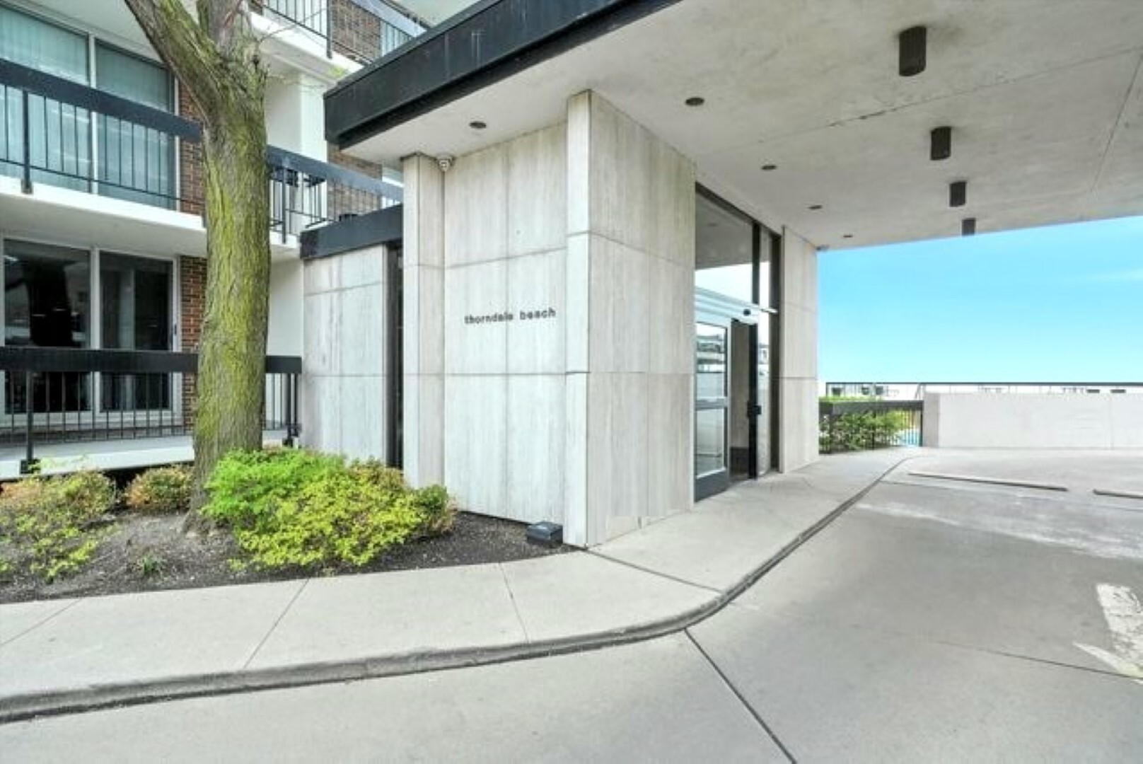 5901 North Sheridan Road, Unit 16C Chicago, IL 60660 - Photo 2 of 28
