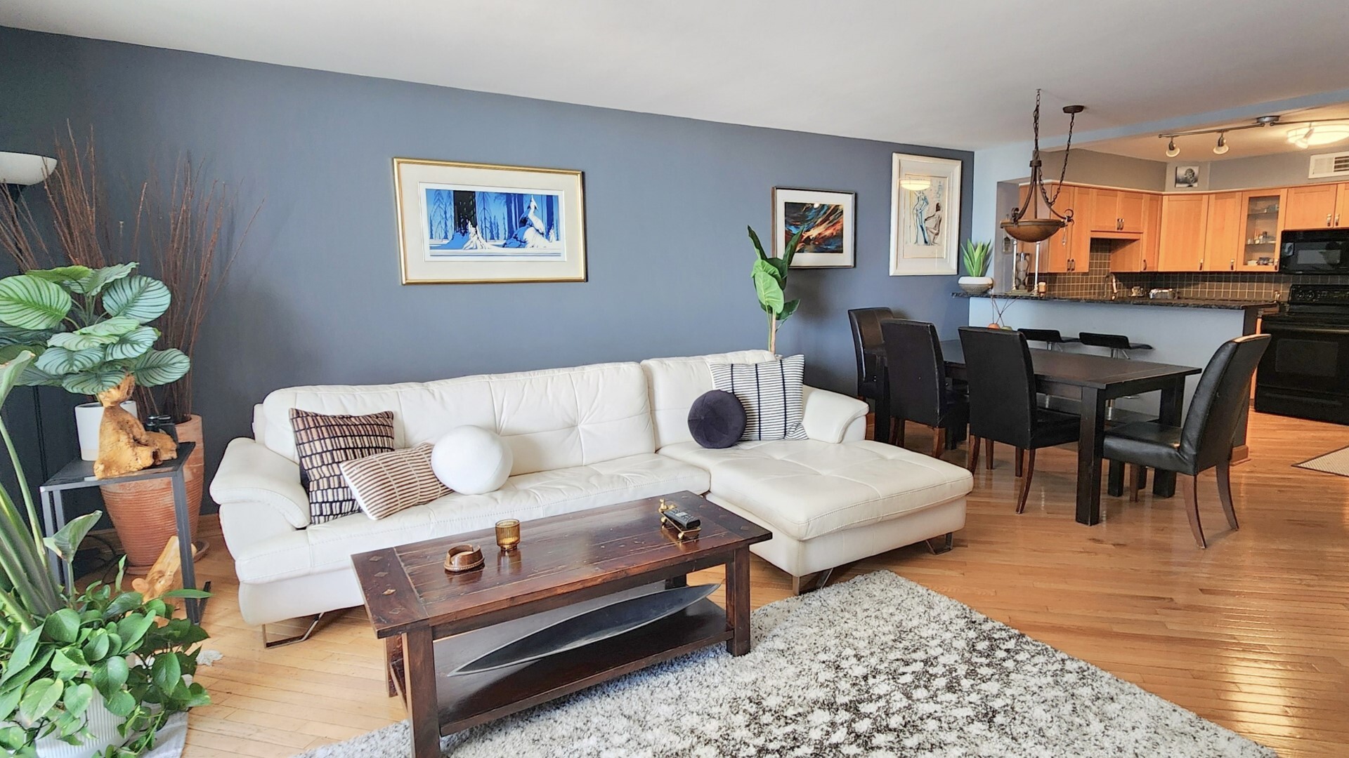 5901 North Sheridan Road, Unit 16C Chicago, IL 60660 - Photo 5 of 28 a living room with furniture and wooden floor