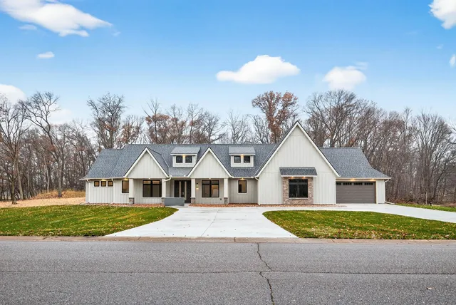 $1,095,000 | 18071 Urbank Street Northeast, Ham Lake, MN 55304