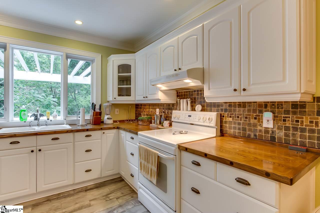 215 Altamont Road Greenville, SC 29609 - Photo 8 of 36