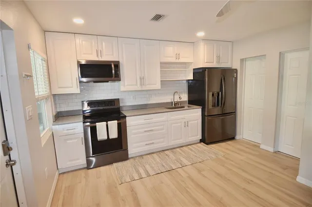 $675,000 | 411 Pameto Road, Nokomis, FL 34275