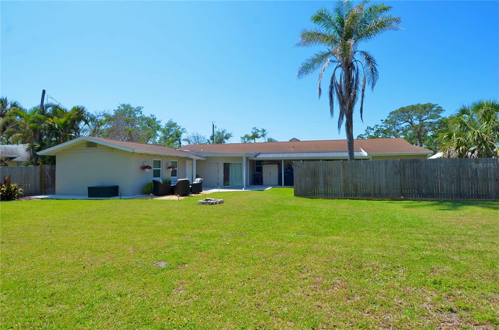 411 Pameto Road Nokomis, FL 34275 - Photo 31 of 85 a front view of house with yard and trees