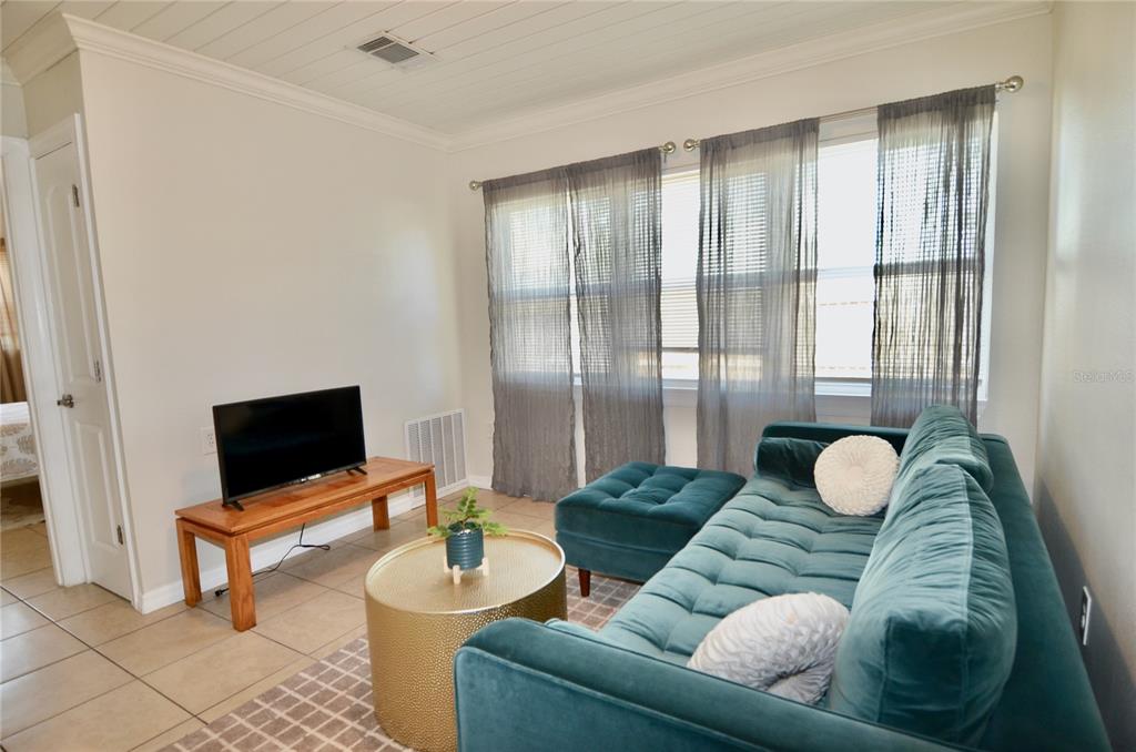 411 Pameto Road Nokomis, FL 34275 - Photo 46 of 85 a living room with furniture and a flat screen tv