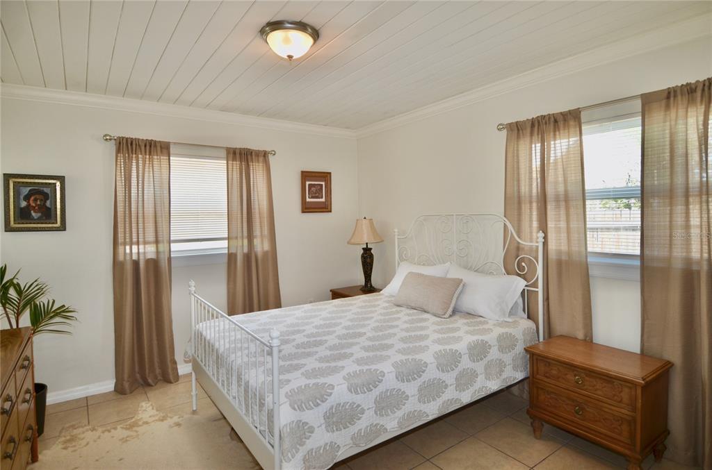 411 Pameto Road Nokomis, FL 34275 - Photo 48 of 85 a bedroom with a bed and a potted plant