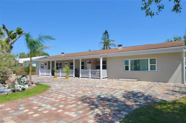 $675,000 | 411 Pameto Road, Nokomis, FL 34275