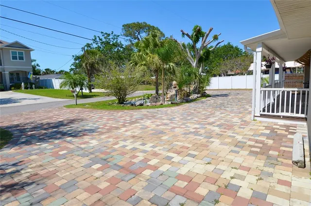 $675,000 | 411 Pameto Road, Nokomis, FL 34275