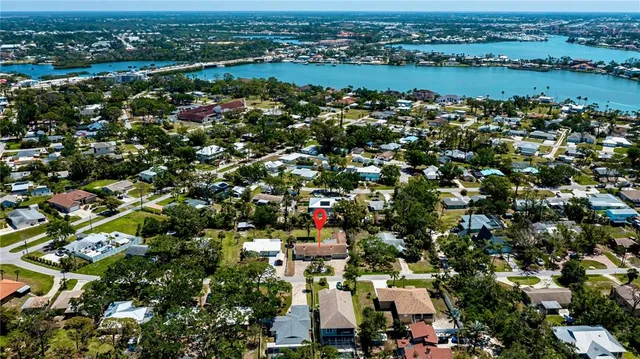 $675,000 | 411 Pameto Road, Nokomis, FL 34275