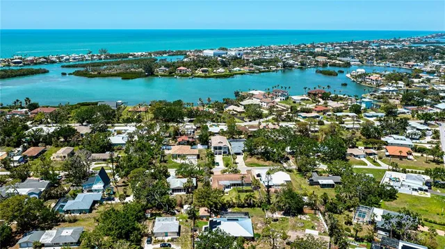 $675,000 | 411 Pameto Road, Nokomis, FL 34275