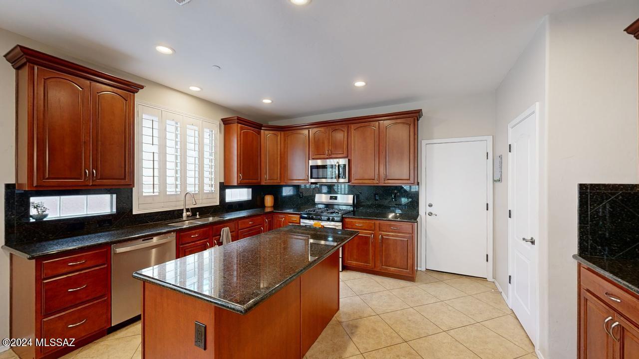 1216 West Rodriguez Road Oro Valley, AZ 85755 - Photo 10 of 42