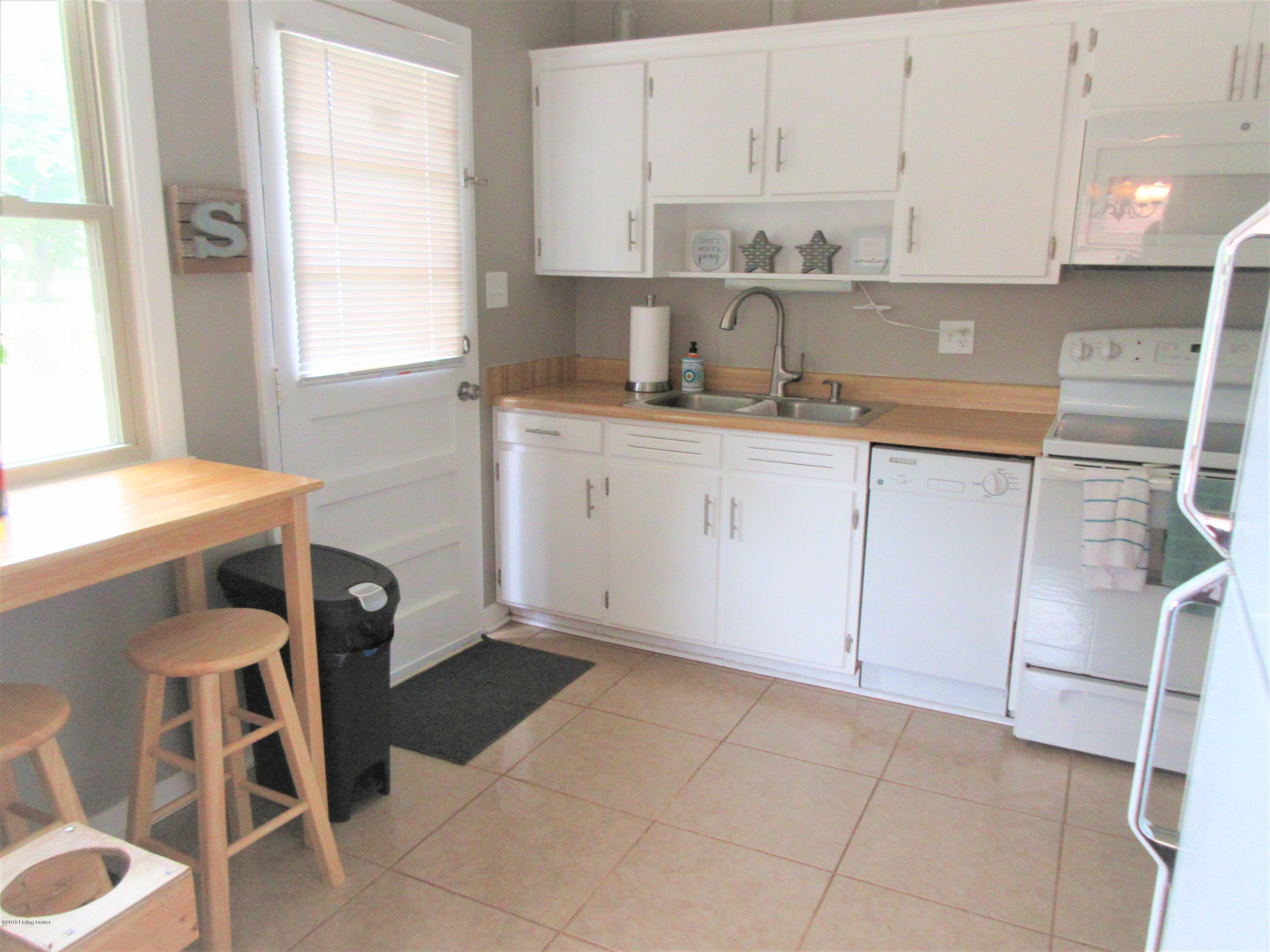 3826 Jupiter Road Louisville, KY 40218 - Photo 17 of 30 kitchen
