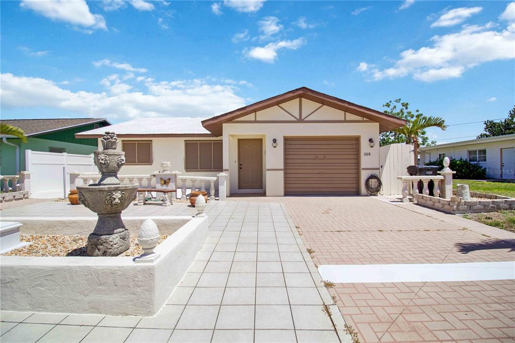 1028 Lillian Street Venice, FL 34285 - Photo 2 of 30