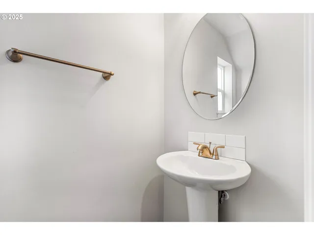 $355,000 | 3623 Green River Road, Sweet Home, OR 97386