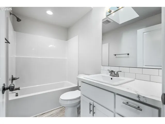 $355,000 | 3623 Green River Road, Sweet Home, OR 97386