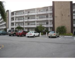 2087 Cornwall East Boca Raton, FL 33434 - Photo 1 of 10 FRONT OF BUILDING