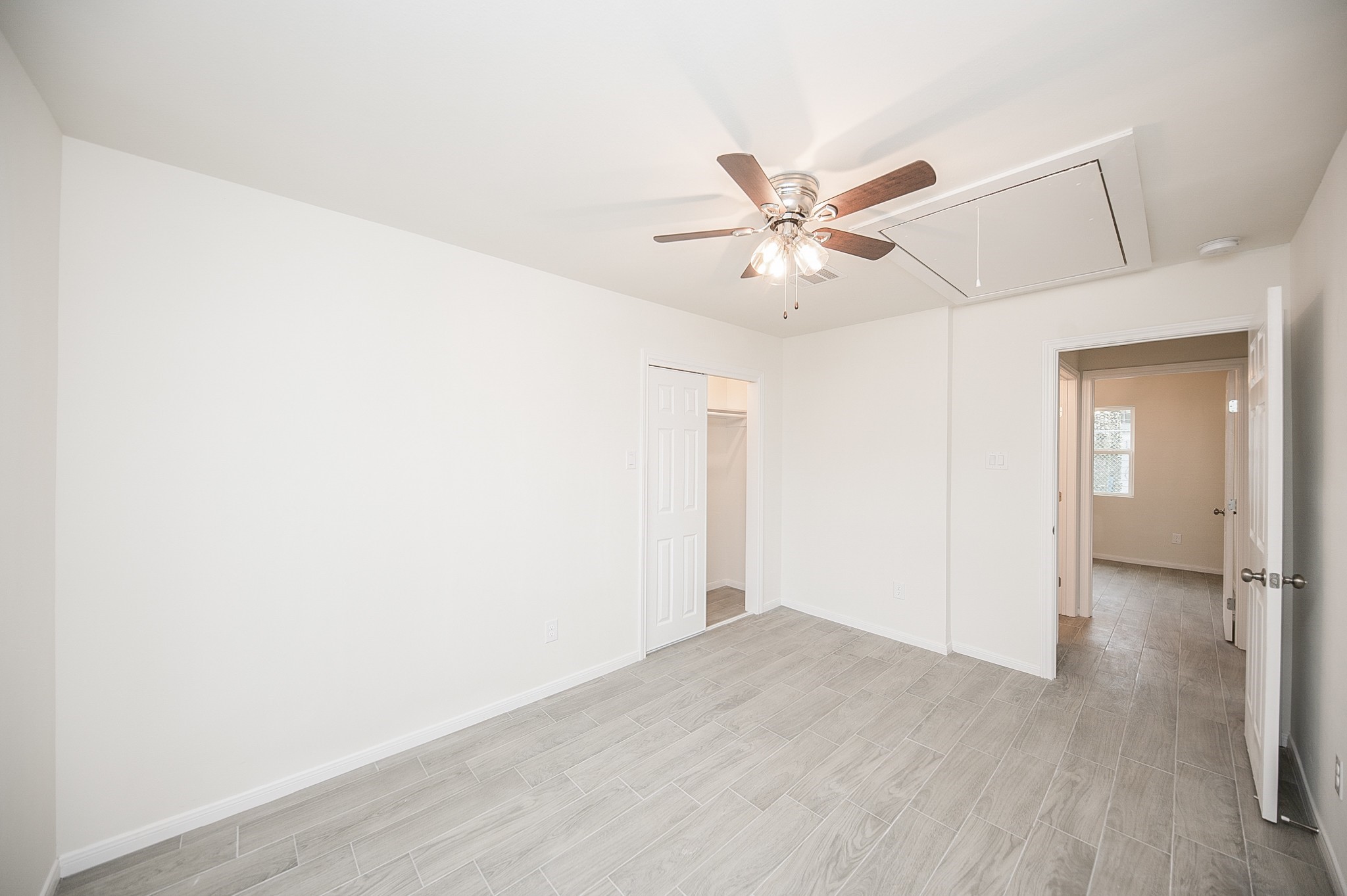 5042 Mallow Street, Unit B Houston, TX 77033 - Photo 9 of 13