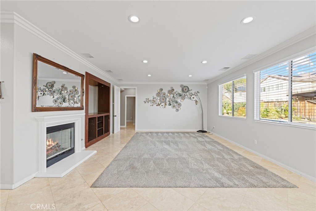 8634 Hunt Canyon Road Corona, CA 92883 - Photo 16 of 64 Family Room