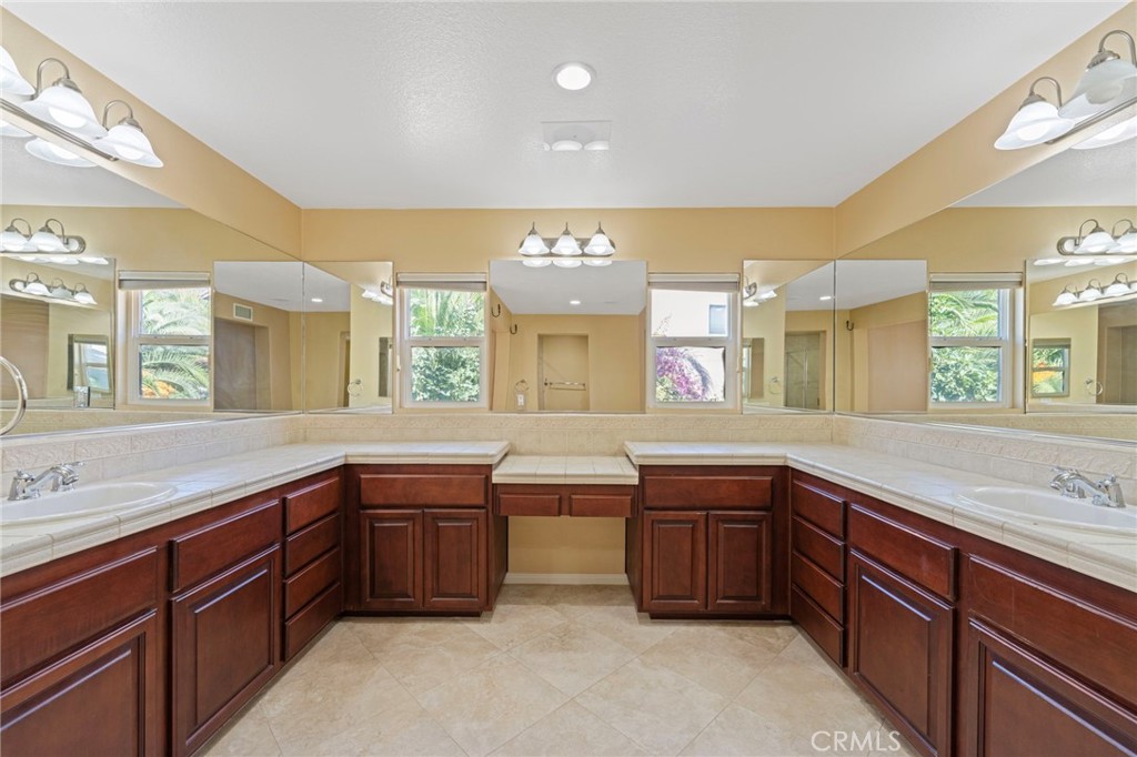 8634 Hunt Canyon Road Corona, CA 92883 - Photo 36 of 64 Master Bathroom