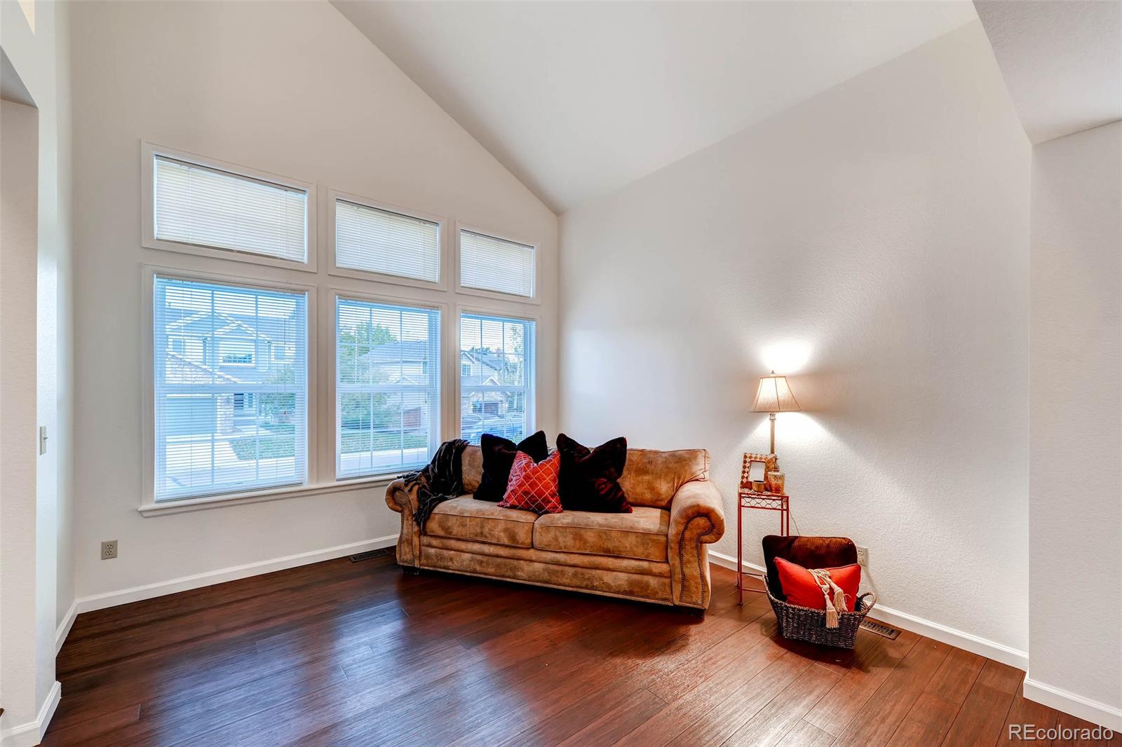 8750 Aberdeen Circle Highlands Ranch, CO 80130 - Photo 4 of 28