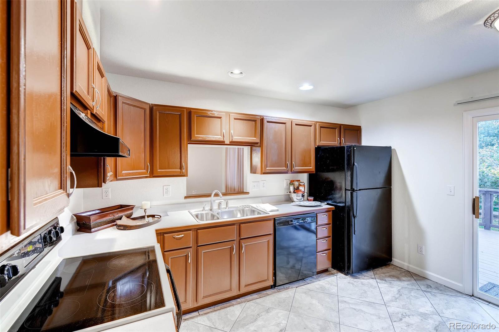 8750 Aberdeen Circle Highlands Ranch, CO 80130 - Photo 8 of 28