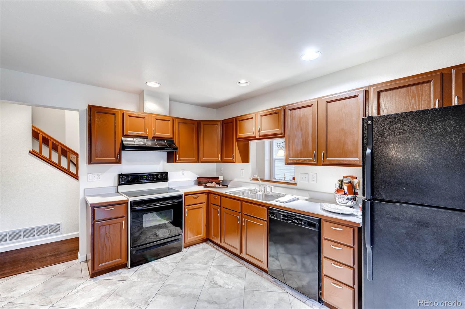 8750 Aberdeen Circle Highlands Ranch, CO 80130 - Photo 9 of 28