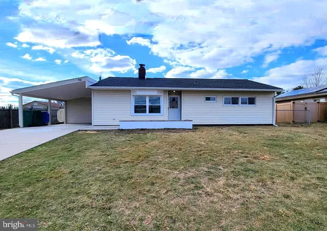 $2,450 | 10 Blue Ridge Drive, Levittown, PA 19057