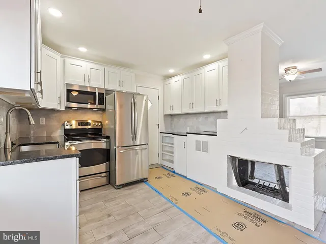 $2,450 | 10 Blue Ridge Drive, Levittown, PA 19057