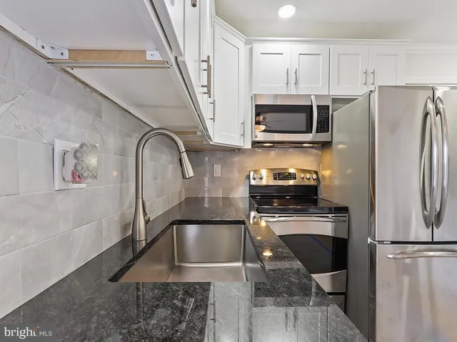 $2,450 | 10 Blue Ridge Drive, Levittown, PA 19057