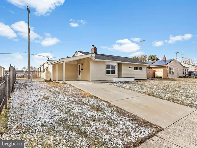 $2,450 | 10 Blue Ridge Drive, Levittown, PA 19057