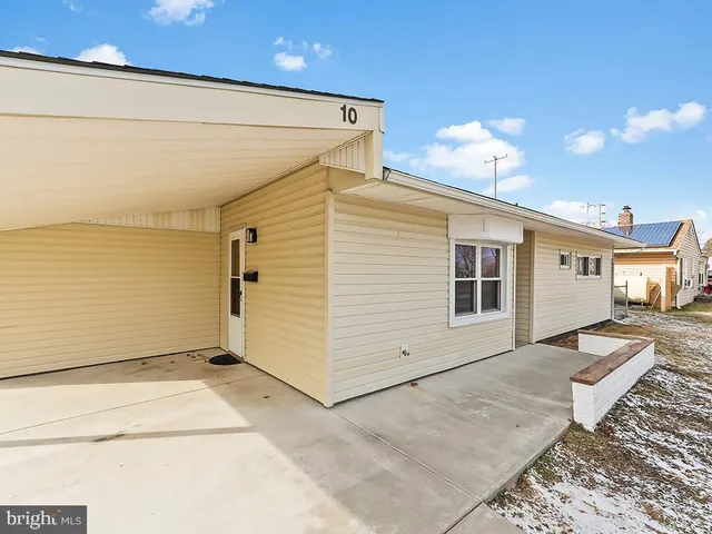$2,450 | 10 Blue Ridge Drive, Levittown, PA 19057