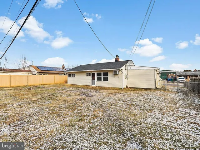 $2,450 | 10 Blue Ridge Drive, Levittown, PA 19057