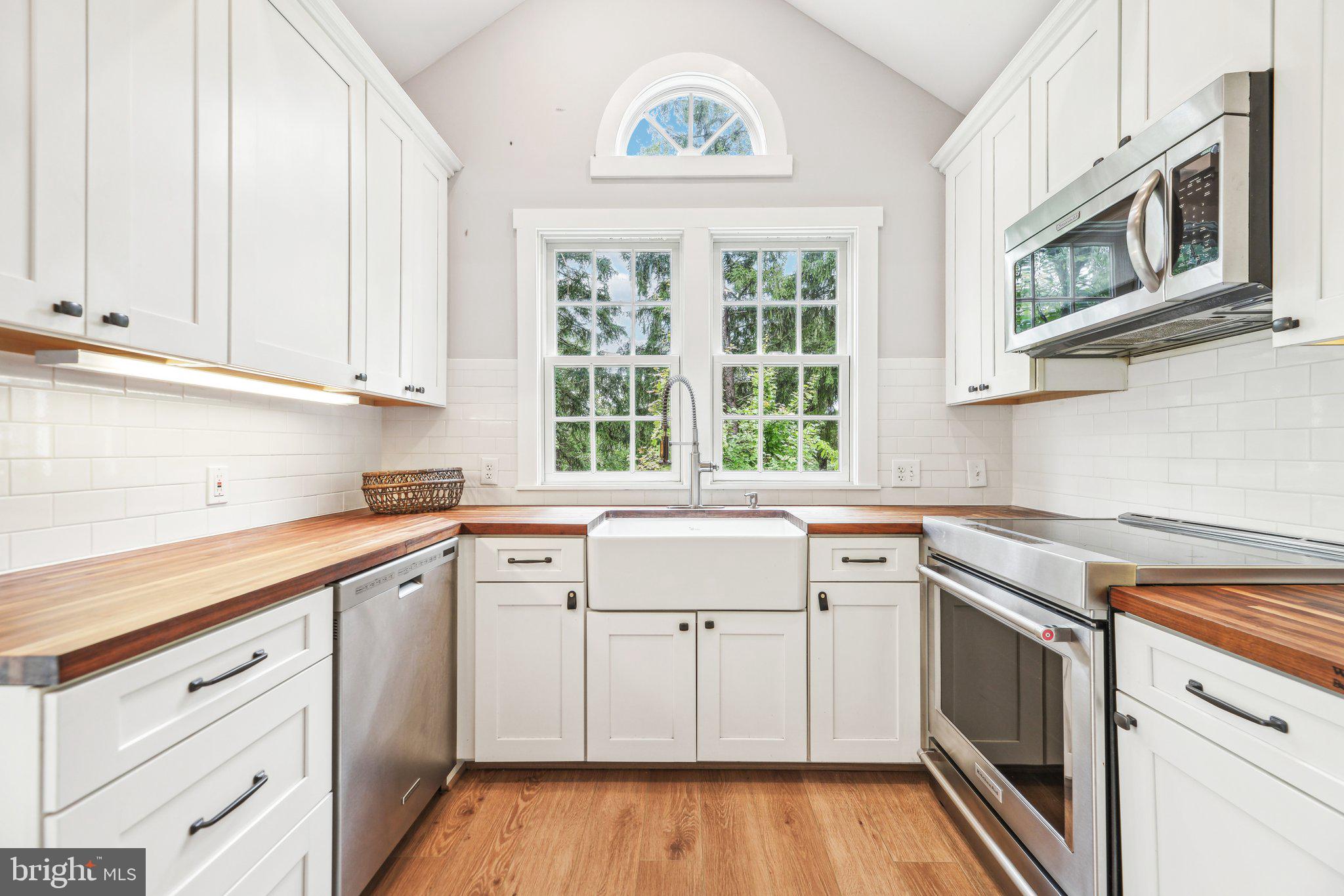 39913 Thomas Mill Road Leesburg, VA 20175 - Photo 23 of 46 Kitchen Farm Sink