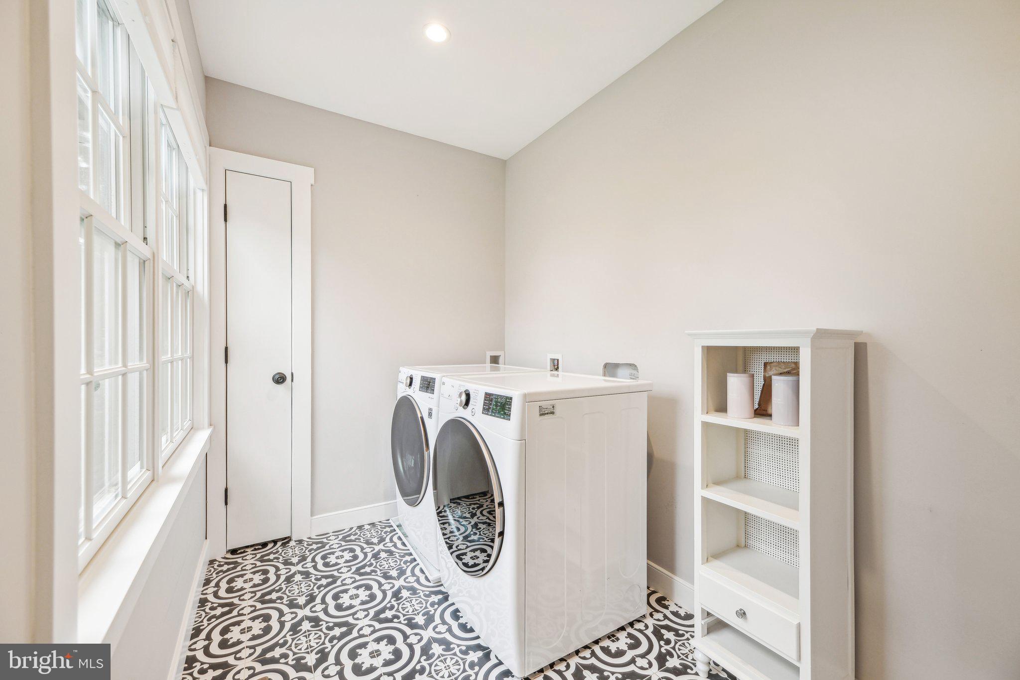 39913 Thomas Mill Road Leesburg, VA 20175 - Photo 32 of 46 a utility room with dryer and washer
