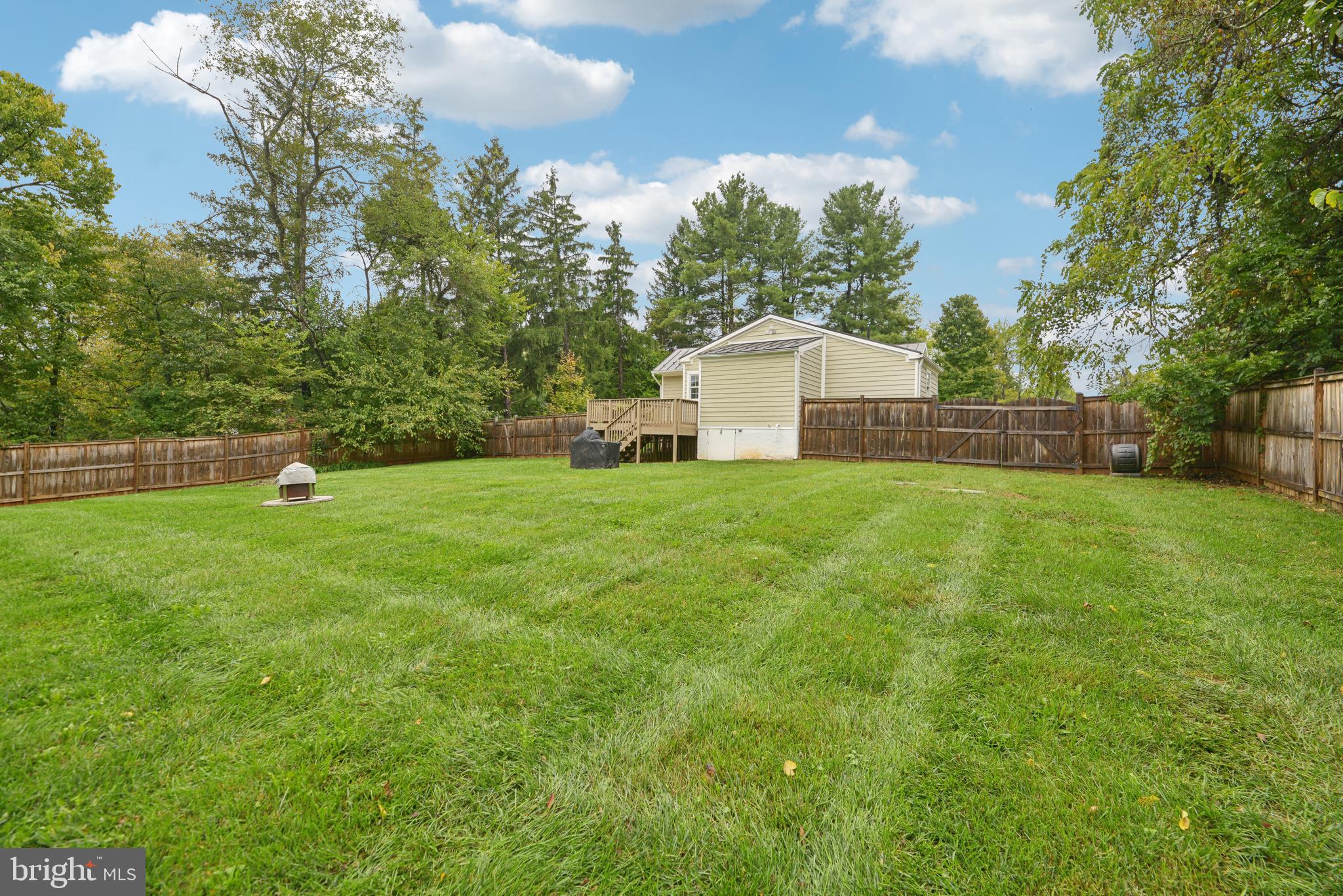 39913 Thomas Mill Road Leesburg, VA 20175 - Photo 41 of 46 a view of a house with a yard and sitting area