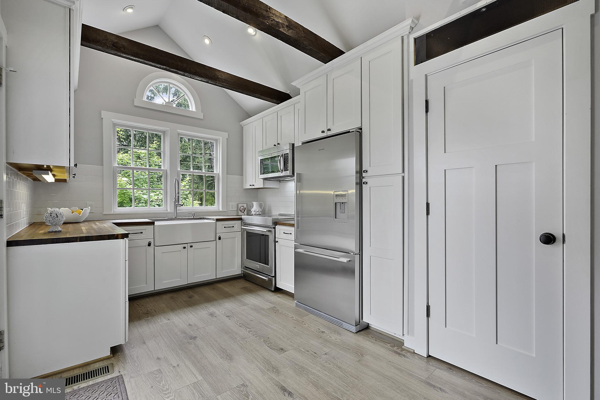 39913 Thomas Mill Road Leesburg, VA 20175 - Photo 7 of 46 Kitchen with Induction Stove