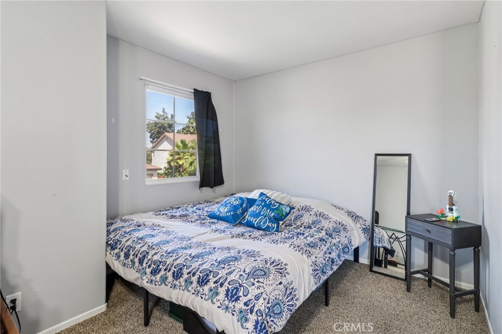 31461 Congressional Drive Temecula, CA 92591 - Photo 40 of 69 a bedroom with a bed and a window