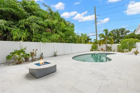 $885,000 | 427 Villa Grande Avenue South, St. Petersburg, FL 33707