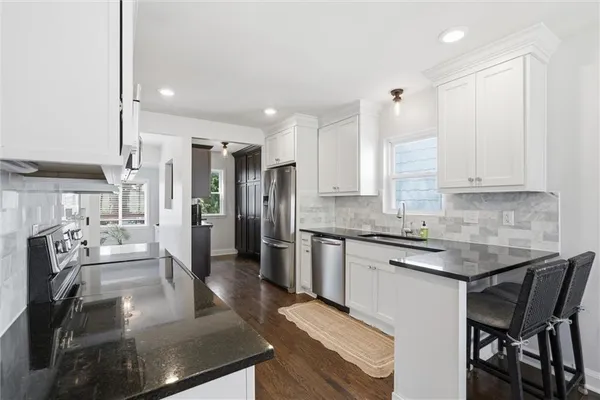 $469,950 | 1233 West 72 Street, Kansas City, MO 64114